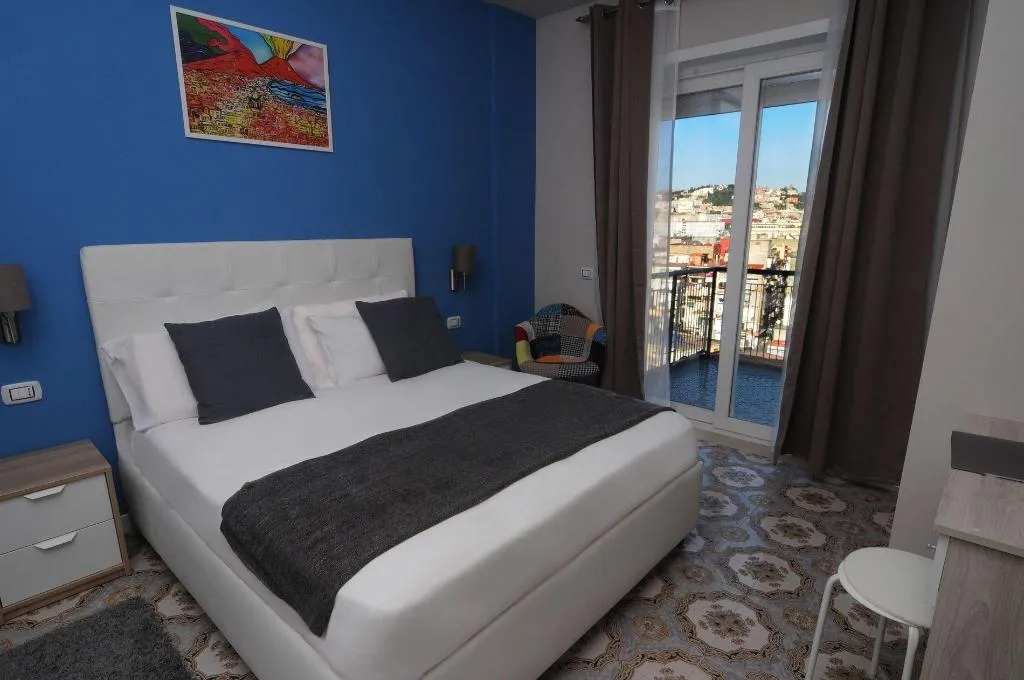 Room, La Casa Di Giorgio, Naples