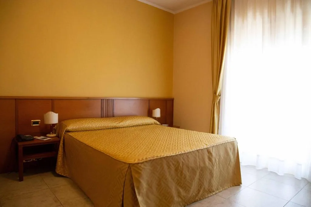 Room, Hotel Maddaloni, Naples