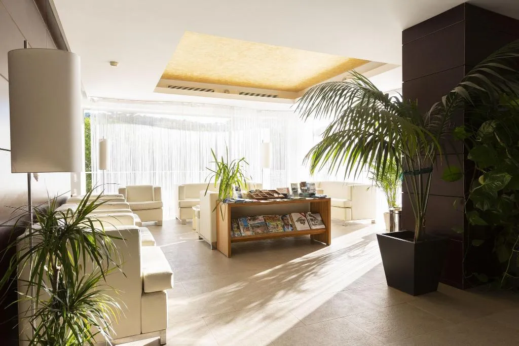 Lobby, Aimia, Majorca
