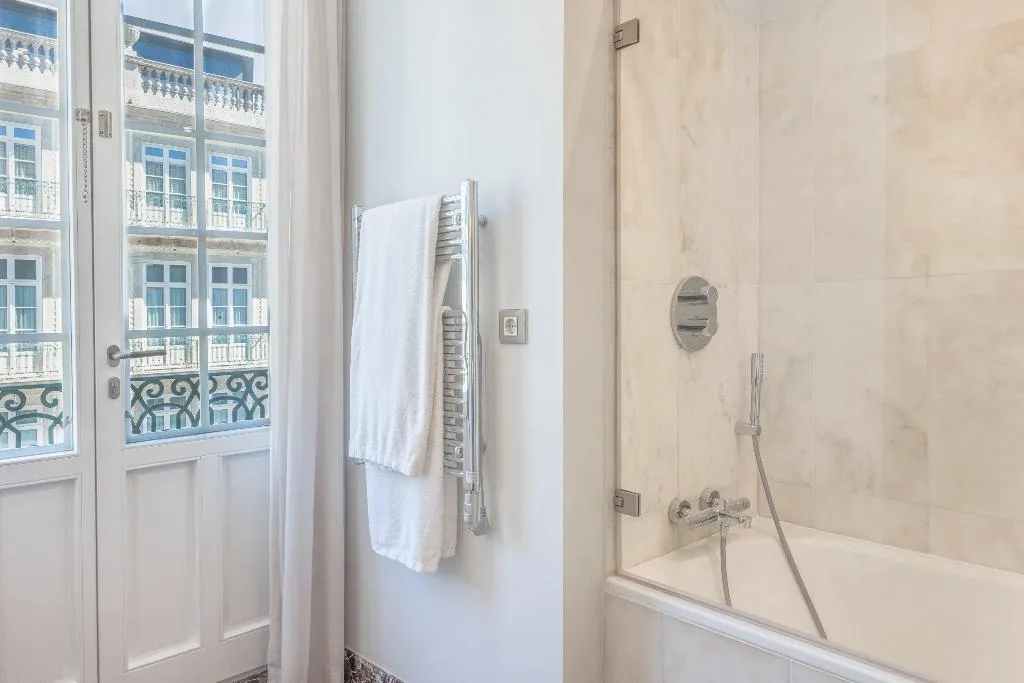 TWIN CLASSIC CITY VIEW Room, InterContinental Porto Palacio das Cardosas, Porto