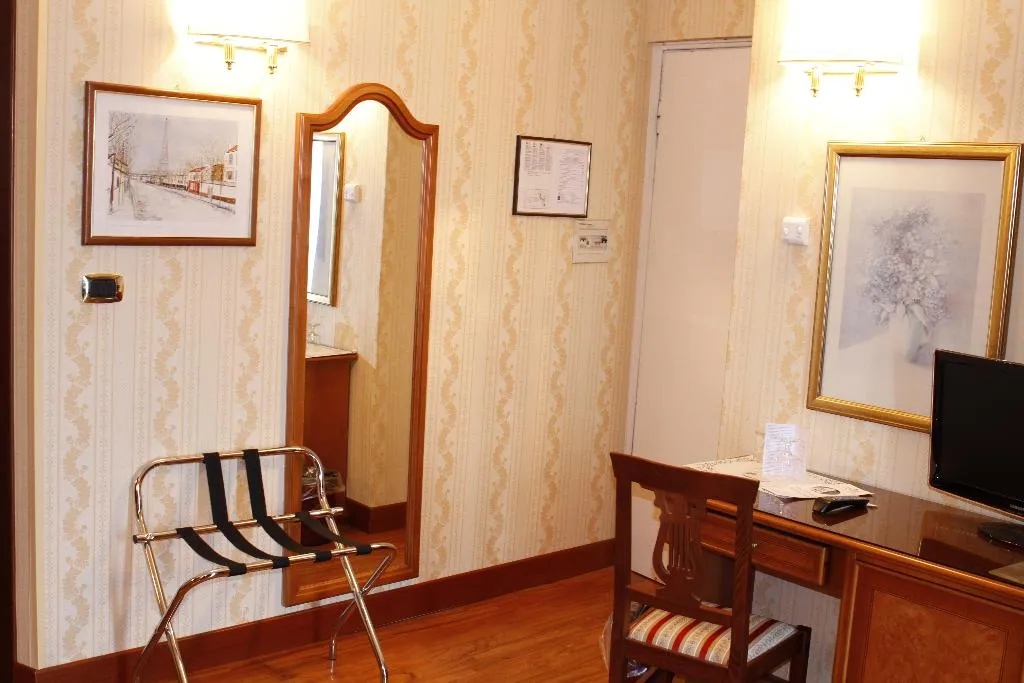 TRIPLE STANDARD Room, LH Grand Hotel Hermitage, Rome