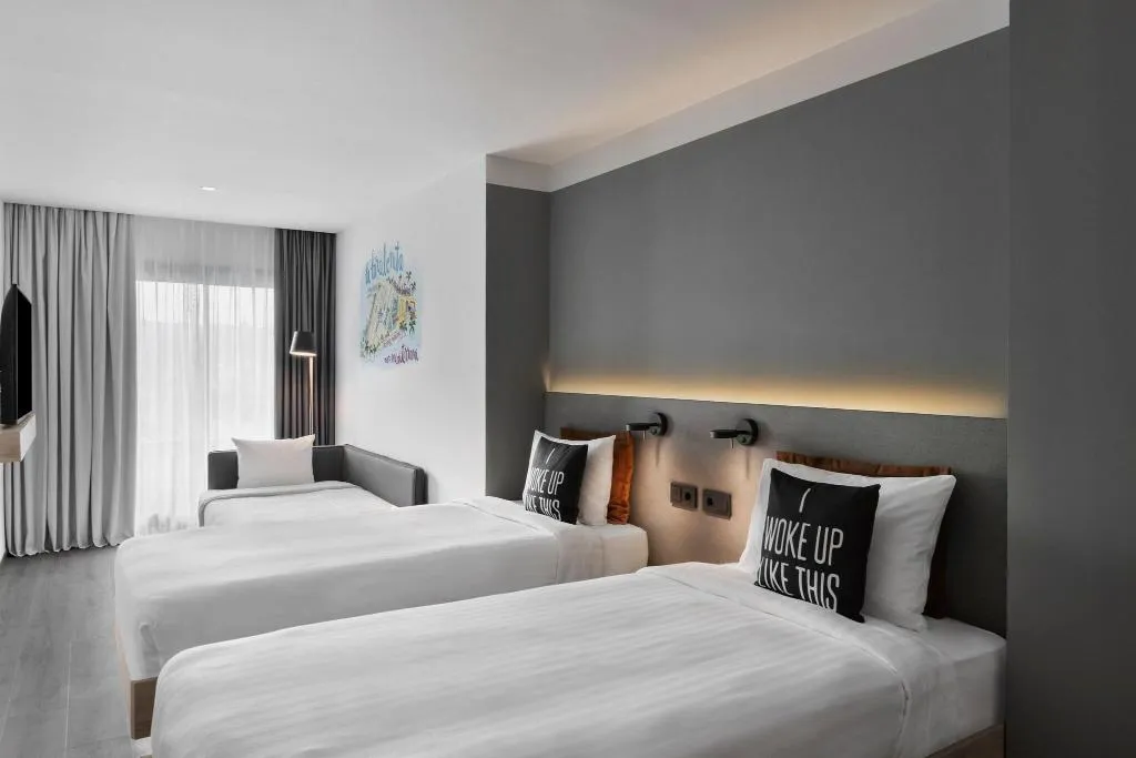 TWIN WITH BALCONY Room, Moxy Barcelona, Barcelona