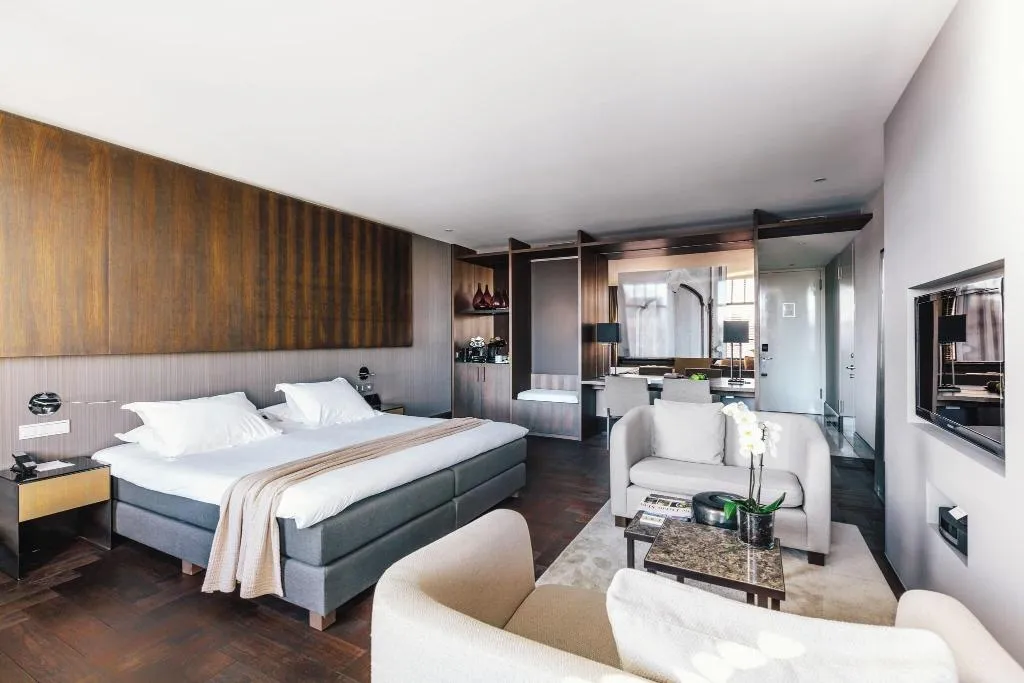 JUNIOR SUITE CANAL VIEW Room, The Dylan Amsterdam, Amsterdam