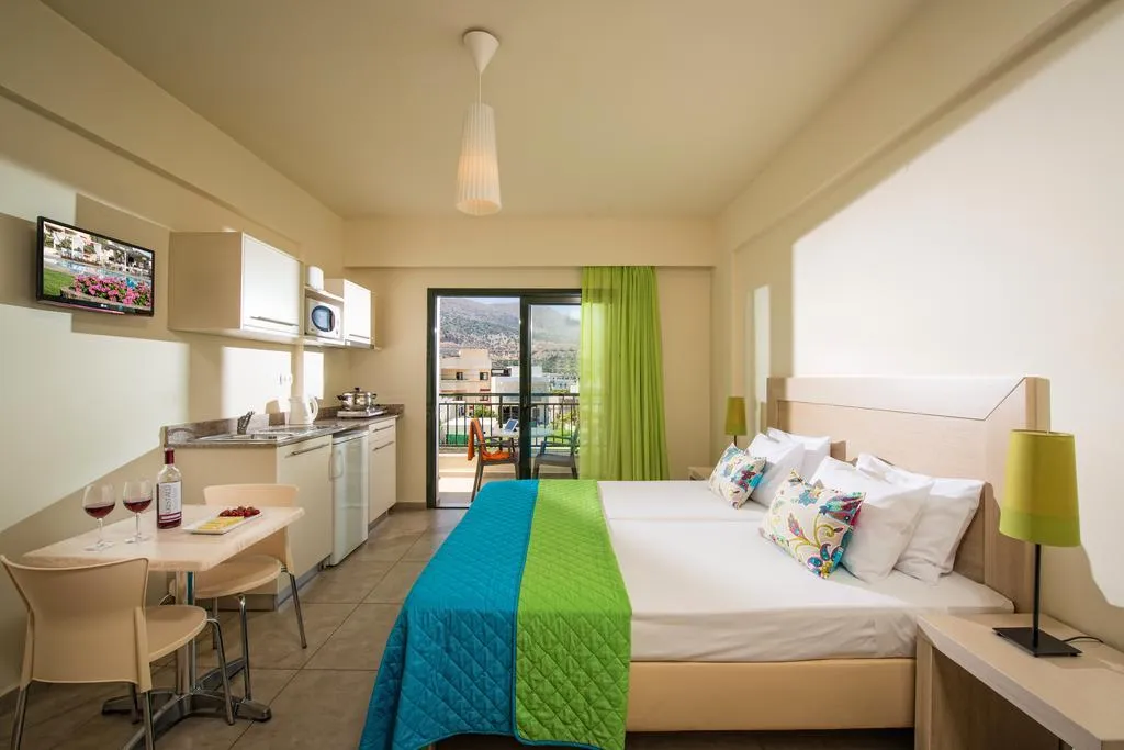STUDIO DELUXE POOL VIEW Room, Kristalli, Crete