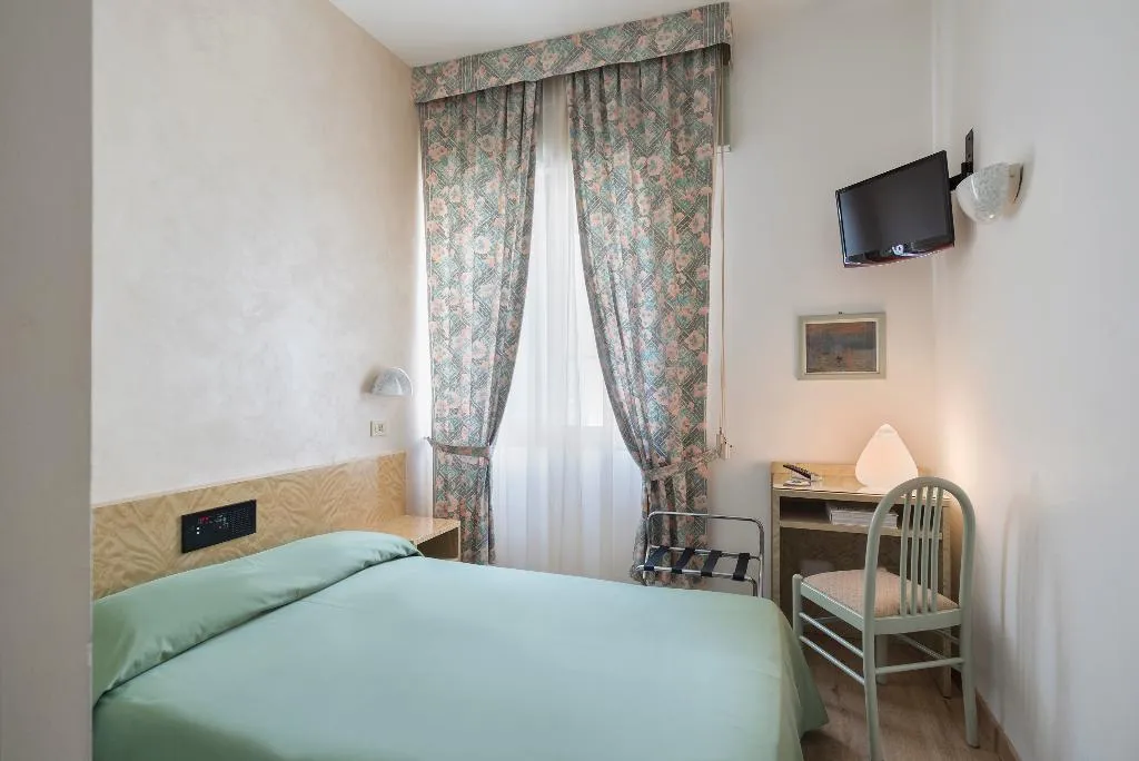 SINGLE STANDARD Room, Garibaldi, Venice
