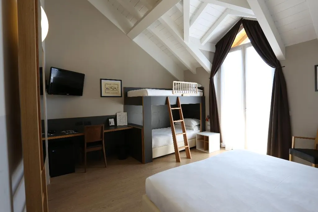 QUADRUPLE STANDARD Room, Hotel Osteria della Pista, Milan