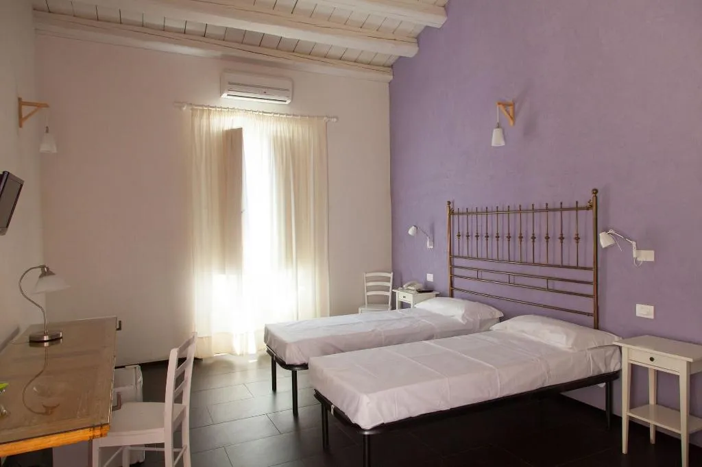 Room, Sbarcadero, Catania