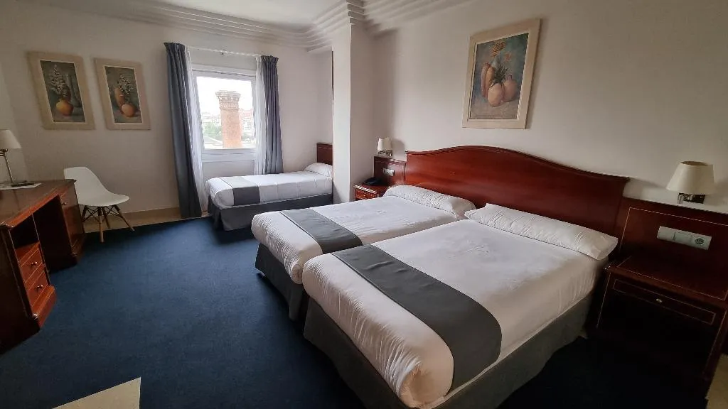 TRIPLE STANDARD Room, Gran Legazpi, Madrid