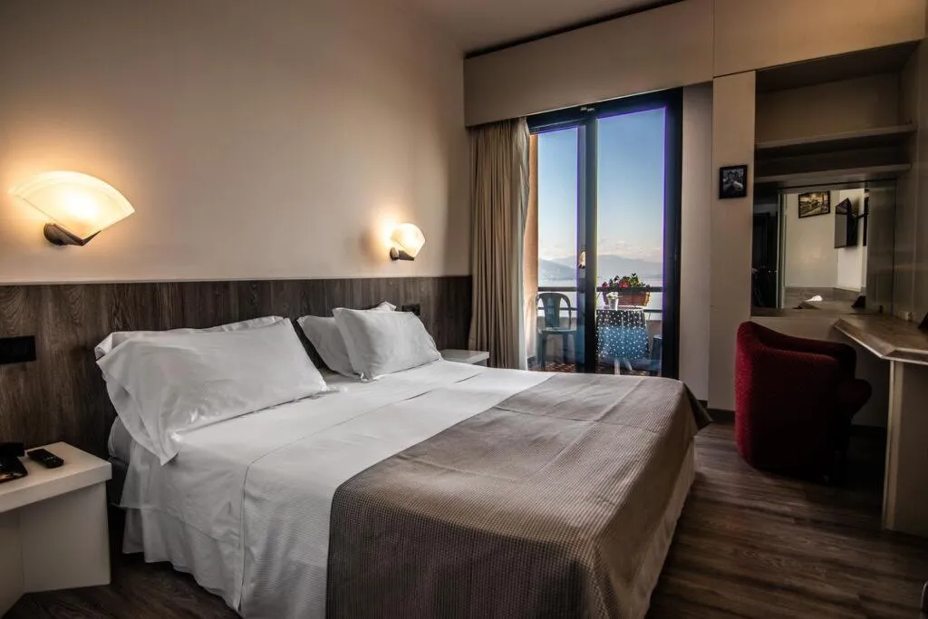 DOUBLE SUPERIOR LAKE VIEW Room, Concorde, Milan
