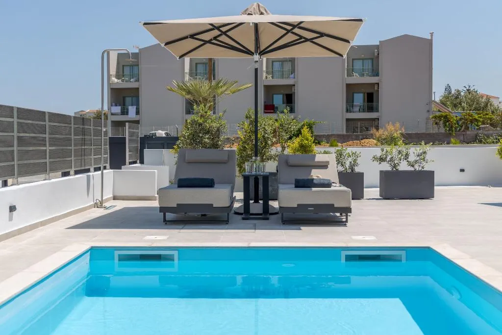 SUITE DELUXE WITH PRIVATE POOL Room, John Mary Apartments Gouves, Crete