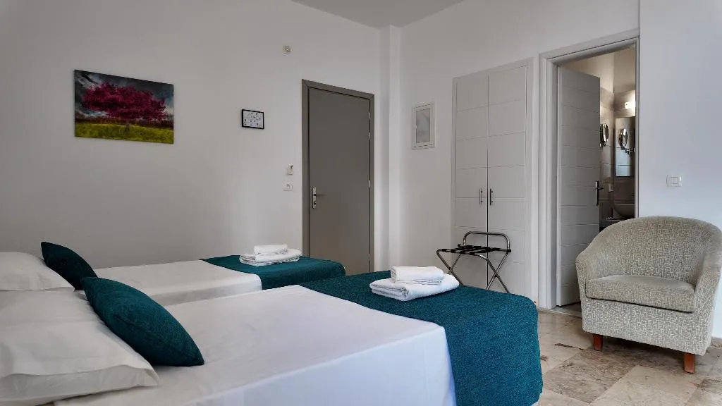 QUADRUPLE STANDARD Room, Mary Bill, Santorini