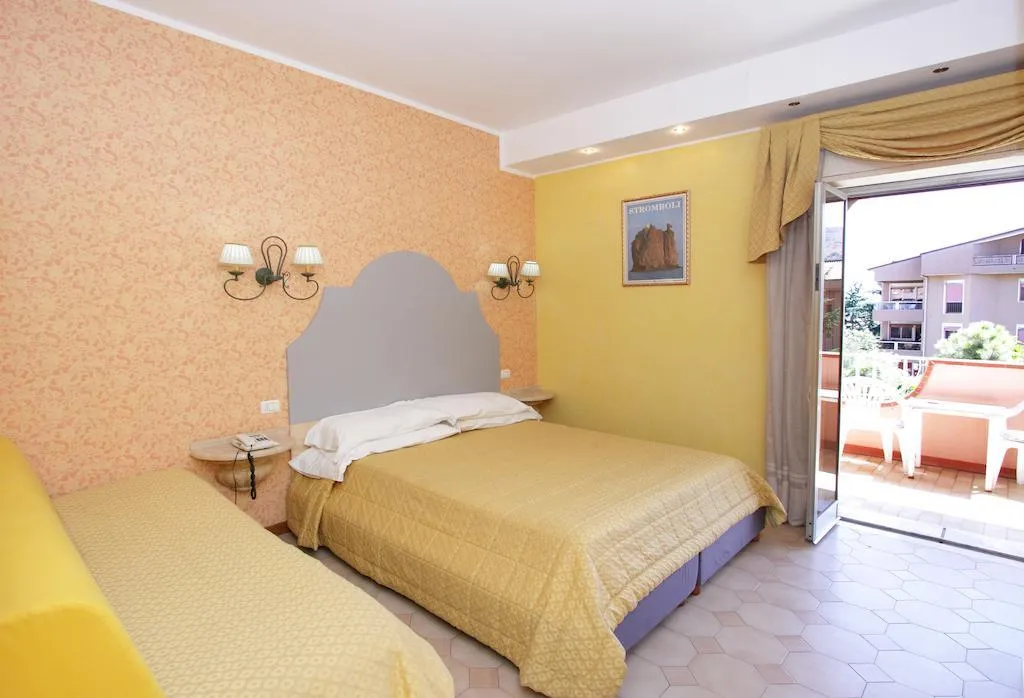 Room, D'Orange D'Alcantara, Palermo