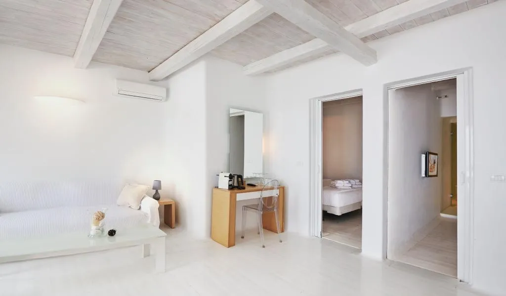 SUITE WITH JACUZZI Room, Rocabella Santorini Hotel & Spa, Santorini