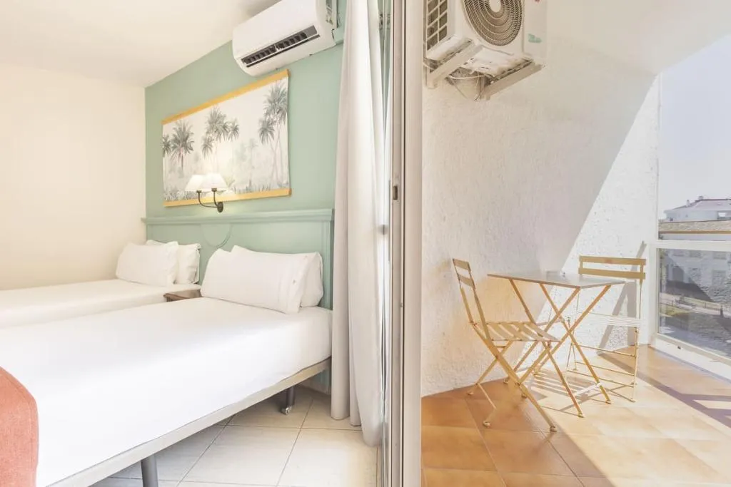 TRIPLE STANDARD Room, Moon Dreams Fuengirola, Costa Del Sol