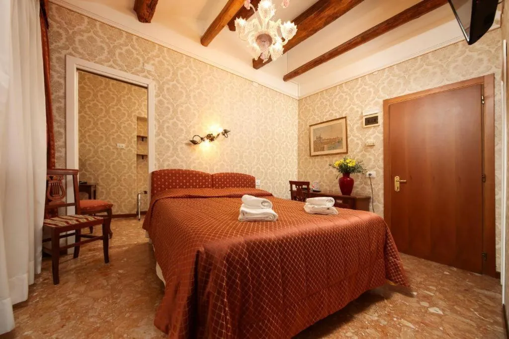 TRIPLE STANDARD Room, Da Bruno, Venice
