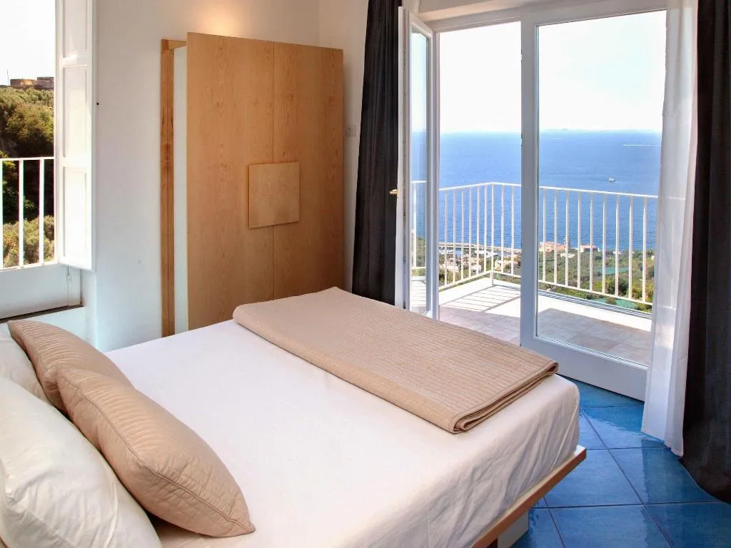 Room, Antonio Massa Lubrense, Naples