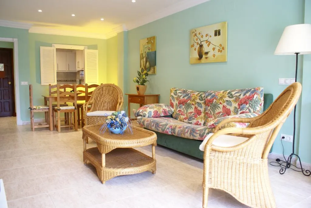 APARTMENT CAPACITY 6 TWO BEDROOMS Room, Hamilton Court, Menorca