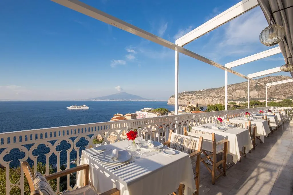 Restaurant, Hotel Mediterraneo Sorrento, Naples