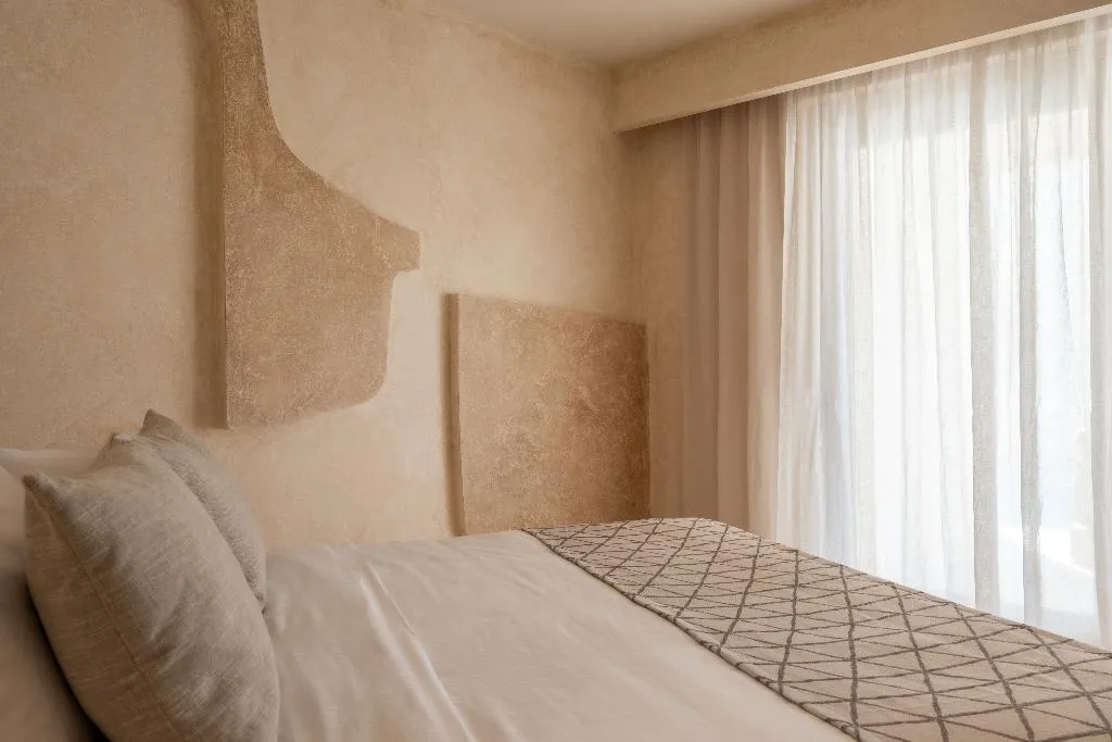 JUNIOR SUITE DELUXE POOL VIEW Room, Heyday Luxury Suites, Santorini