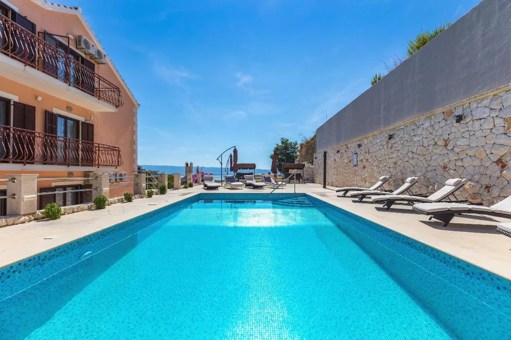 Sports and Entertainment, Bed & Breakfast Senator, Split