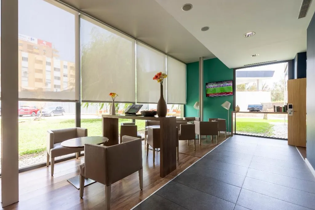 Restaurant, Travelodge Malaga Aeropuerto, Costa Del Sol