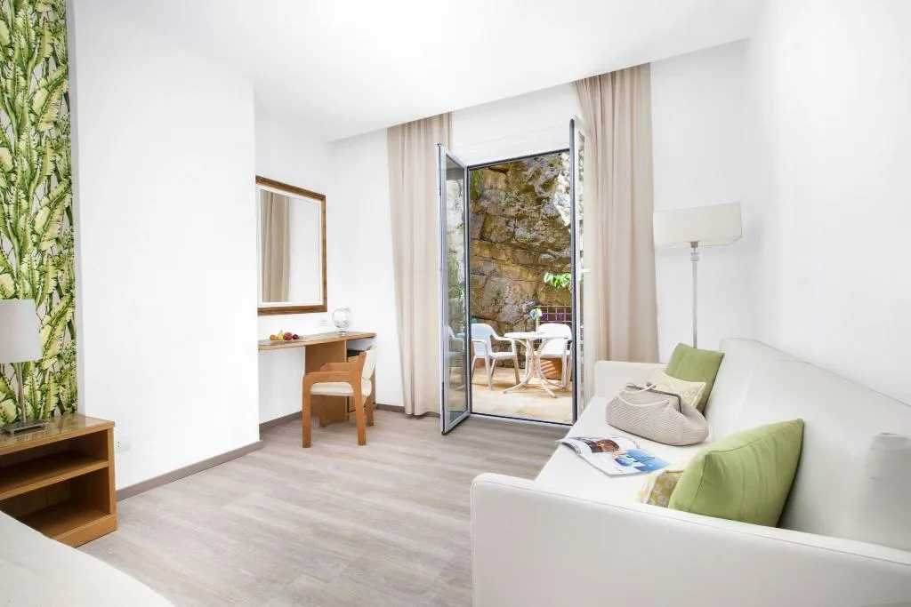 Room, Conca Park, Naples