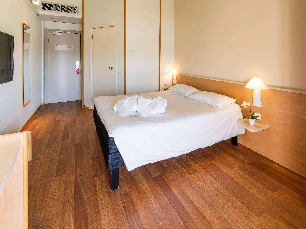 Room WITH DOUBLE BED Room, ibis Firenze Nord Aeroporto, Florence