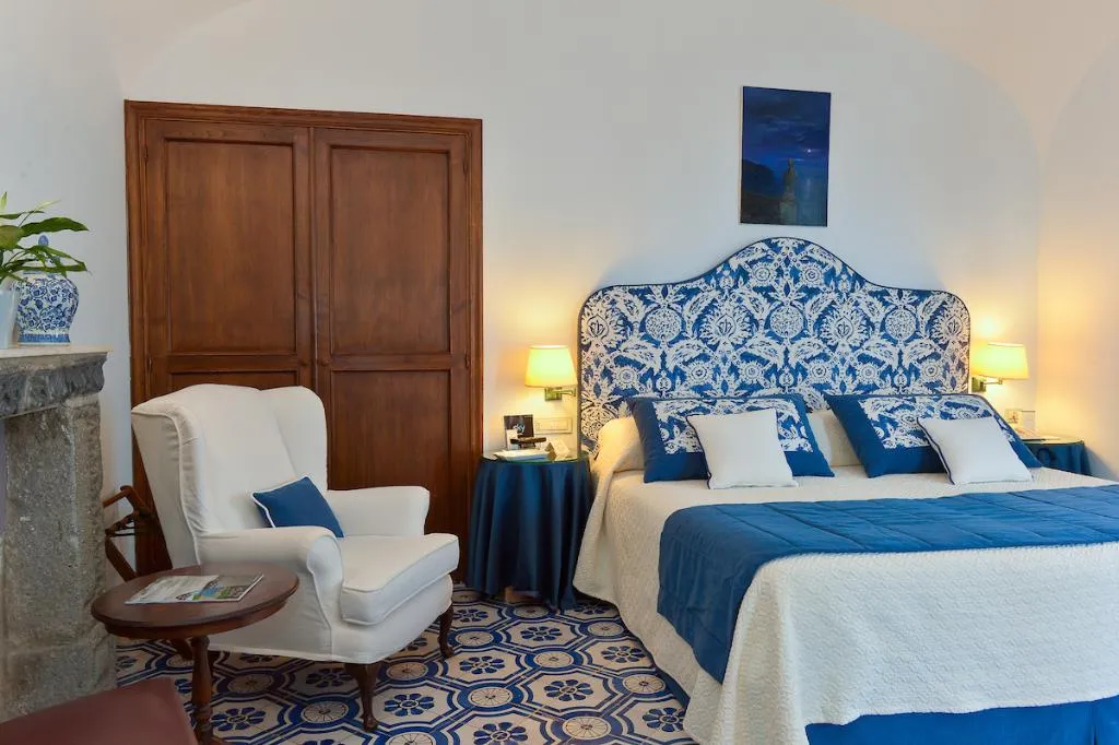 DOUBLE DELUXE WITH TERRACE Room, Villa Cimbrone, Naples