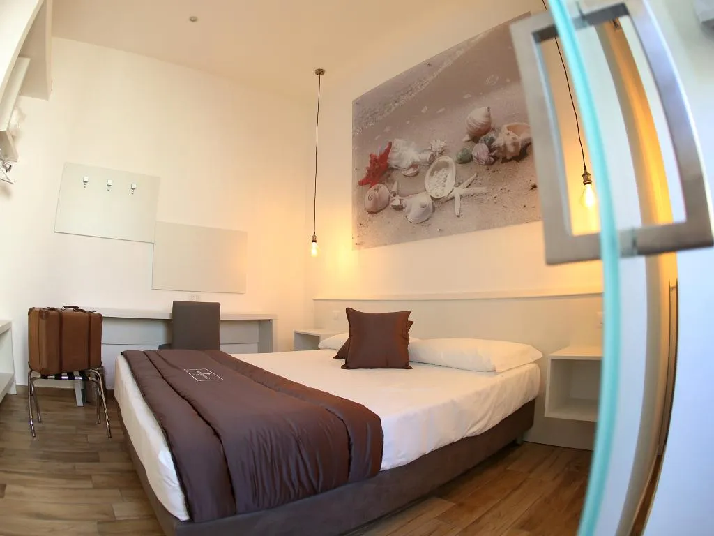 DOUBLE CLASSIC Room, DIMORA DIAMANTE room&breakfast, Naples