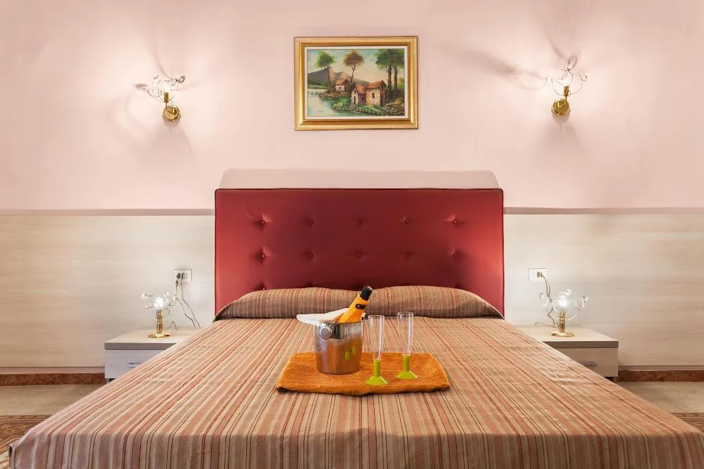 Room, Domus Napoleone, Naples