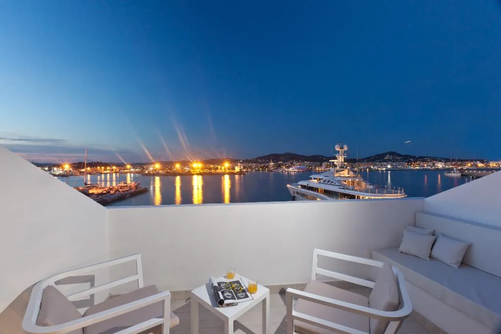 Double or Twin STANDARD Room, Ryans La Marina, Ibiza