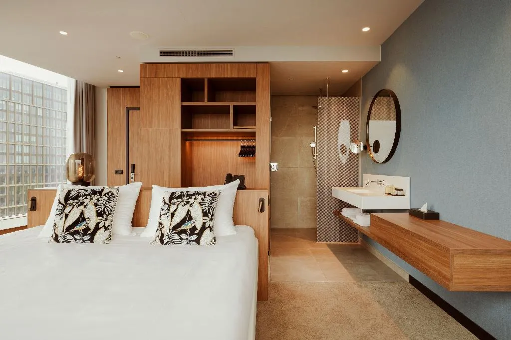 DOUBLE SUPERIOR Room, Van der Valk Hotel Amsterdam Zuidas, Amsterdam