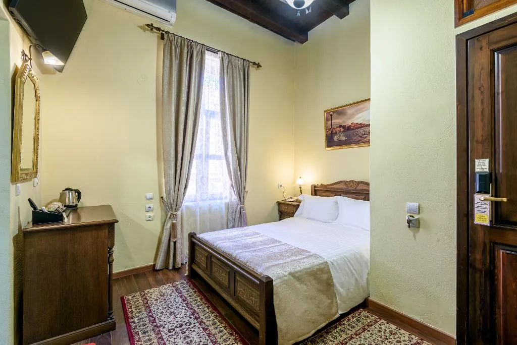 Double or Twin ECONOMY Room, Porto del Colombo, Crete