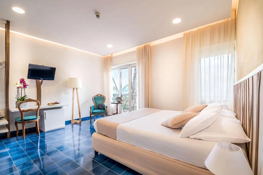Double or Twin SUPERIOR WITH TERRACE Room, Hotel Le Axidie BW Signature Collection, Naples