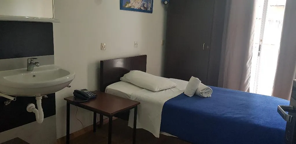 SINGLE WITH SHARED BATHROOM Room, Sparta Team Hotel- Hostel, Athens