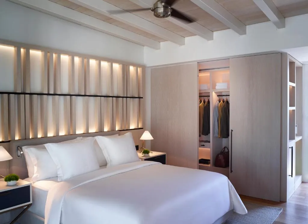 BUNGALOW GARDEN VIEW Room, Four Seasons Astir Palace Hotel Athens, Athens