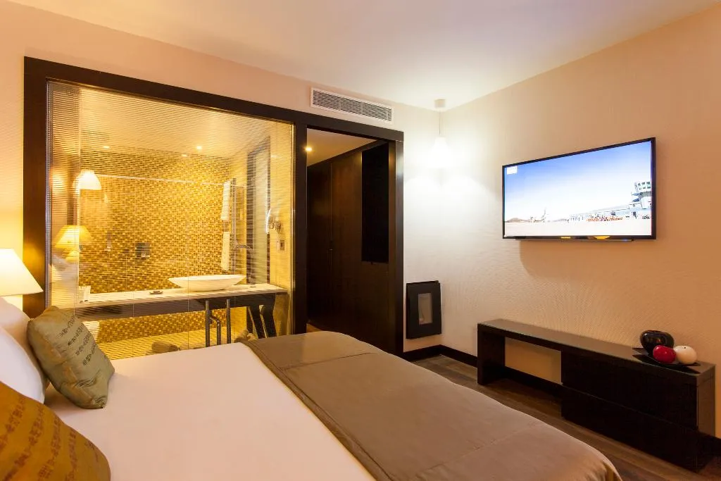 QUADRUPLE LUXURY Room, Quentin Berlin Hotel, Berlin
