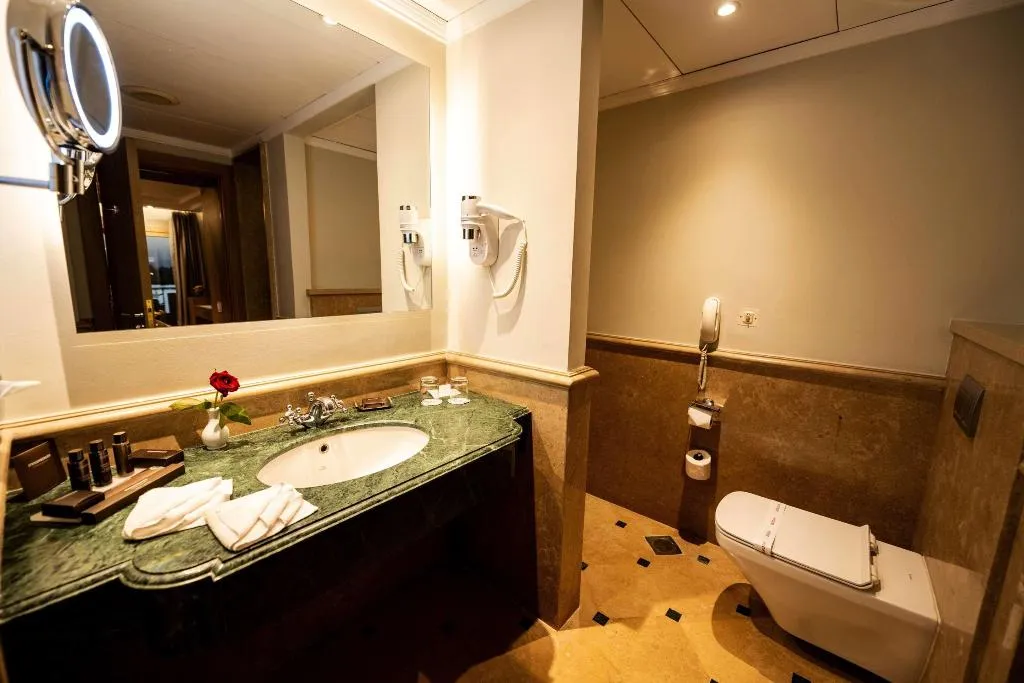 DOUBLE CLASSIC CITY VIEW Room, Steigenberger Nile Palace, Luxor