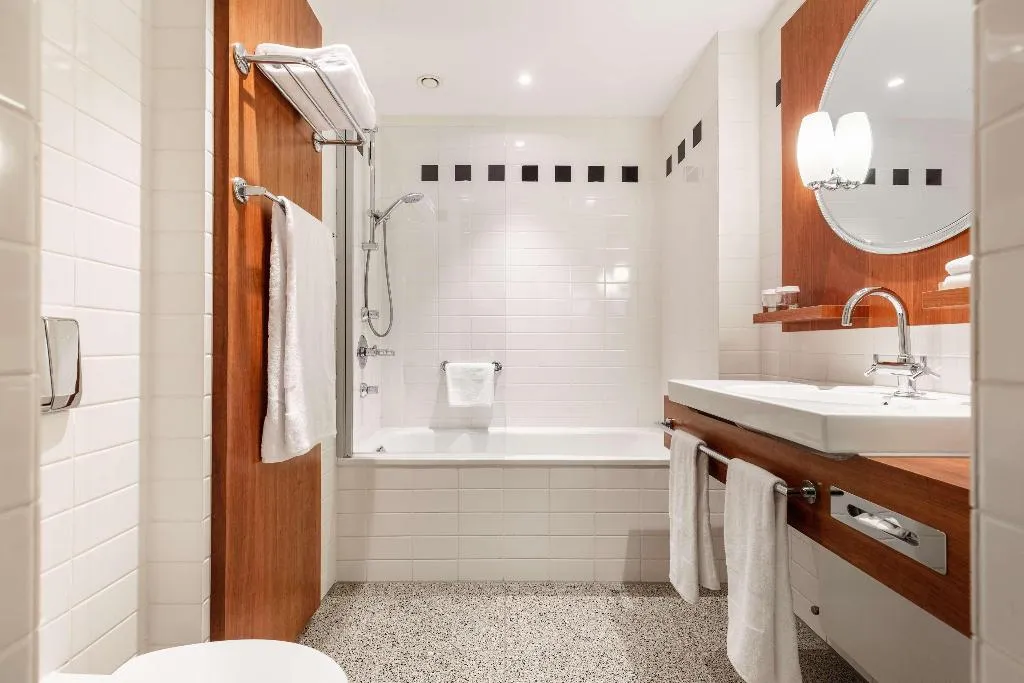 DOUBLE SUPERIOR KING BED Room, Hilton Amsterdam, Amsterdam