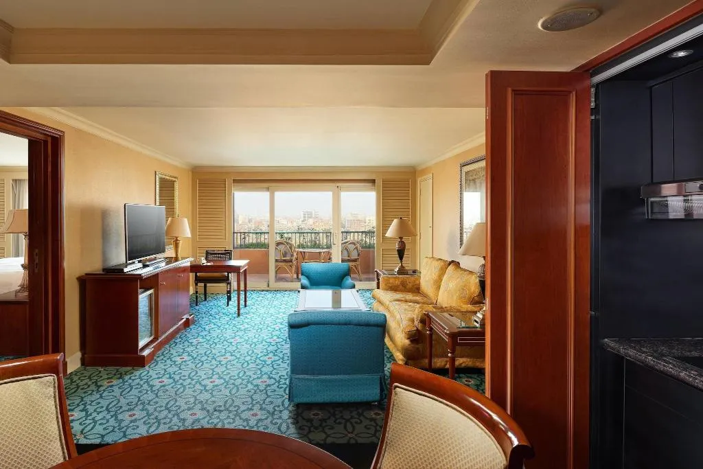SUITE EXECUTIVE KING BED Room, Cairo Marriott hotel & Omar Khayyam Casino, Cairo