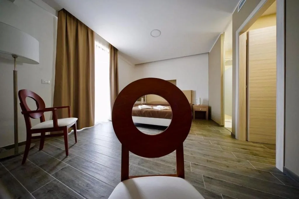 Room, Grand Hotel Del Lago, Palermo