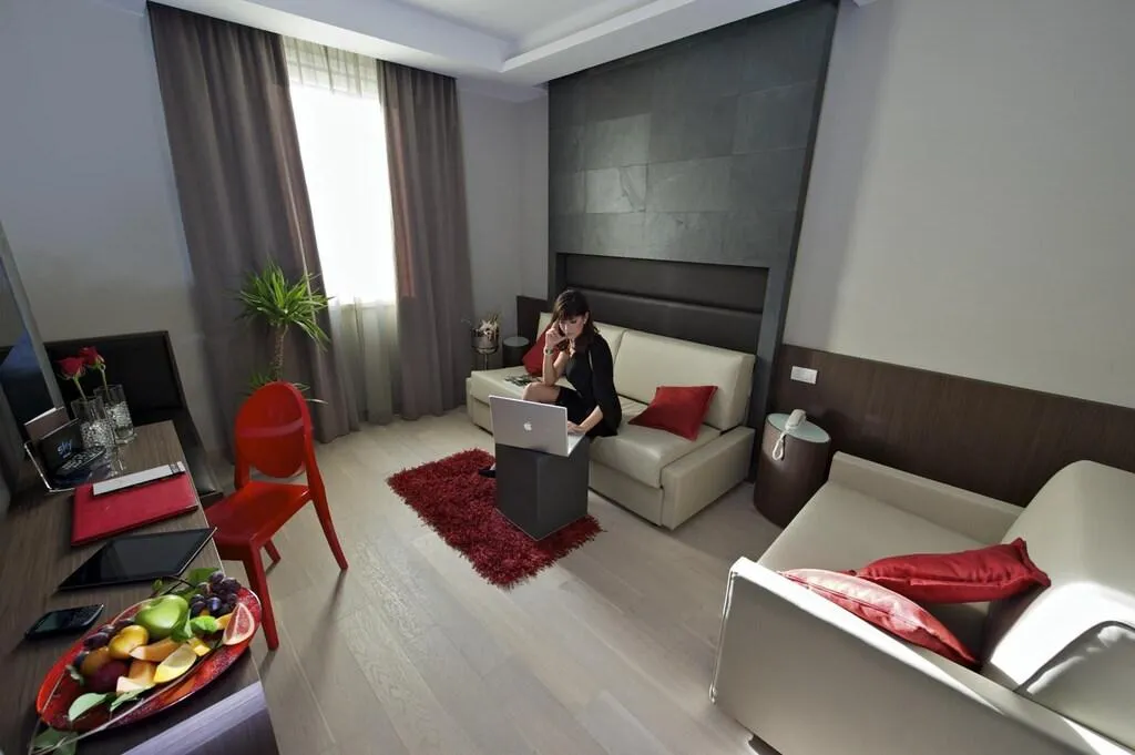 SUITE CAPACITY 3 Room, UNA HOTELS Villa dei Platani Foligno, Perugia