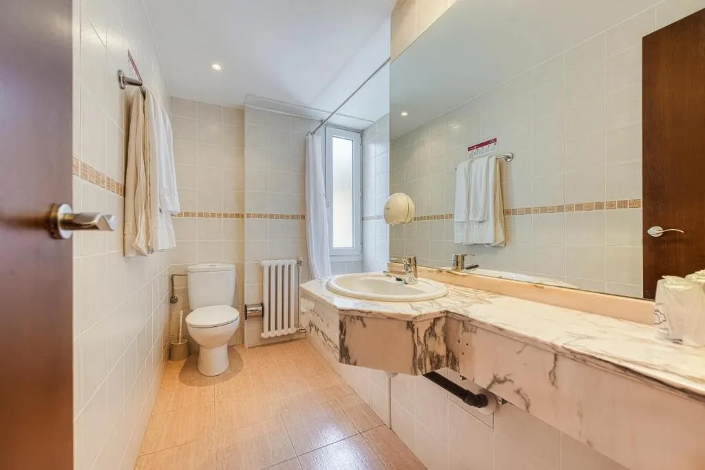 QUADRUPLE DUPLEX Room, Viella, Costa Brava