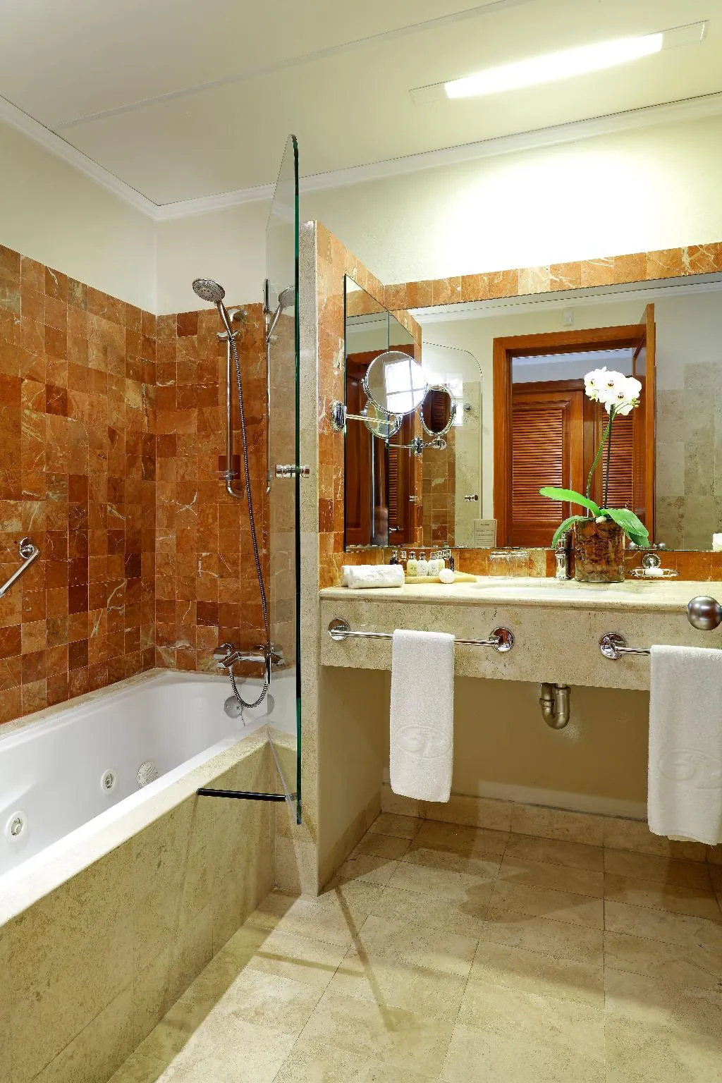 JUNIOR SUITE POOL VIEW Room, Grand Palladium Colonial Resort & Spa All Incl., Cancun Area