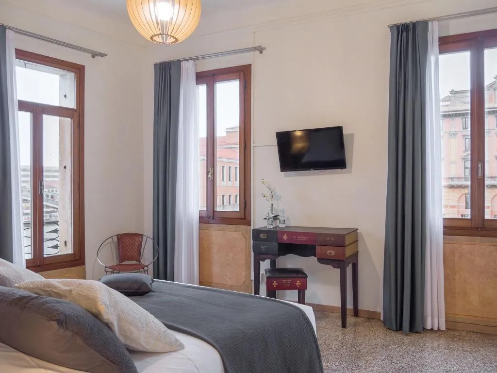 Room, Grand Canal Suites, Venice