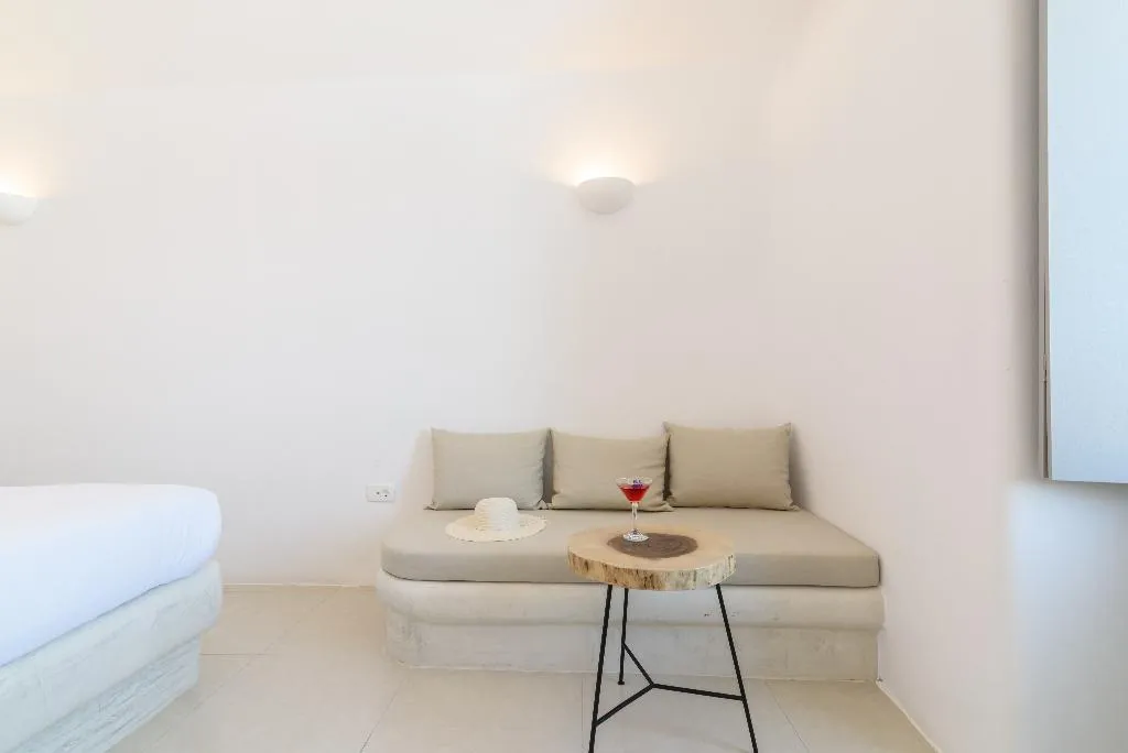 SUITE DELUXE WITH VIEWS Room, On The Cliff, Santorini