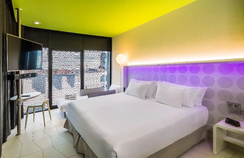 TRIPLE SUPERIOR Room, Barcelo Raval, Barcelona