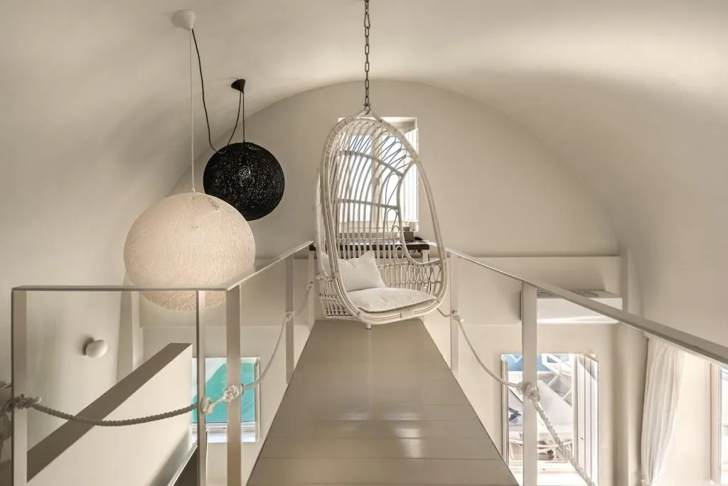 Room, West East Suites, Santorini