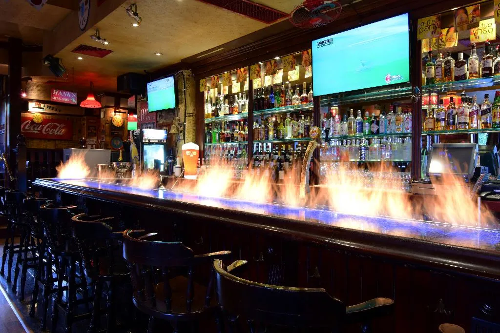 Bar, Verdi St Georges Bay Marina, Malta