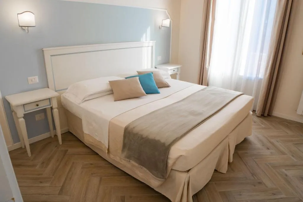 Room, Dimora Salviati, Florence